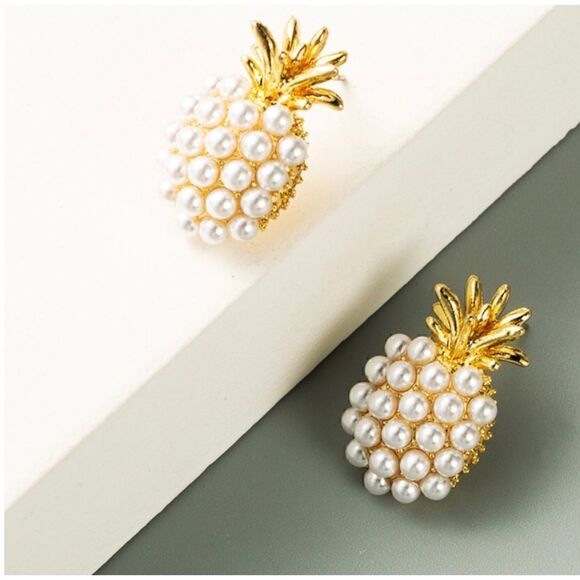 💫 Betsey Johnson New pearl pineapple studs 💫 - Picture 3 of 6